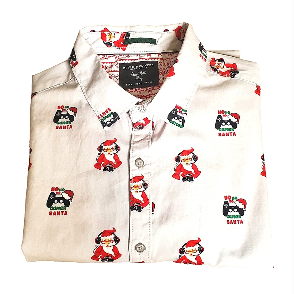 DENIM & FLOWER | Men's gray with santa claus gamer print button-up shirt. Size L